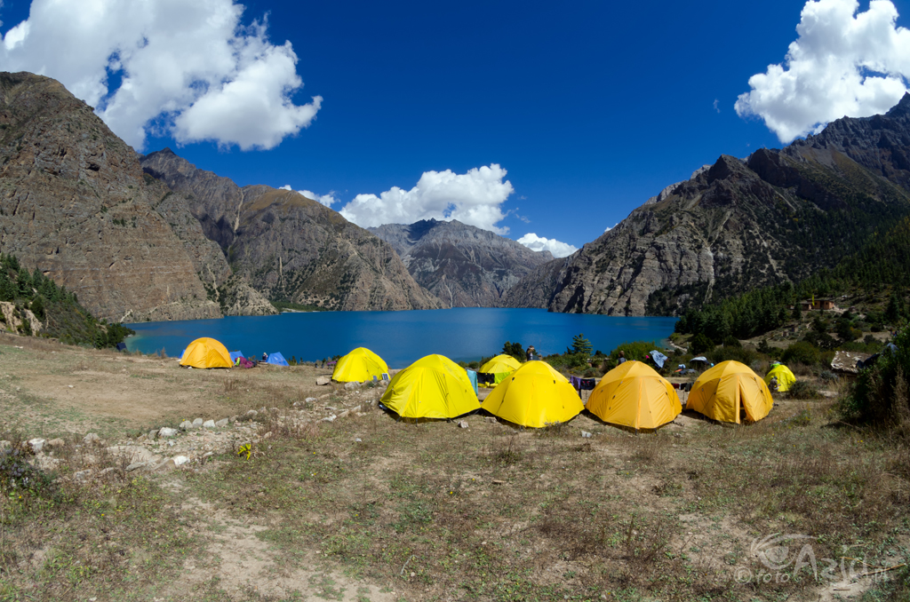 Dzień 5: Nasz obóz nad Jeziorem Phoksundo. To jeden z dwóch dni wolnych na trekkingu...